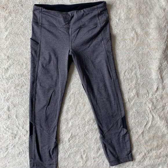 Lululemon Grey & Black Mesh Paneled Pace Rival Crop 22" Size 6 - Picture 3 of 9